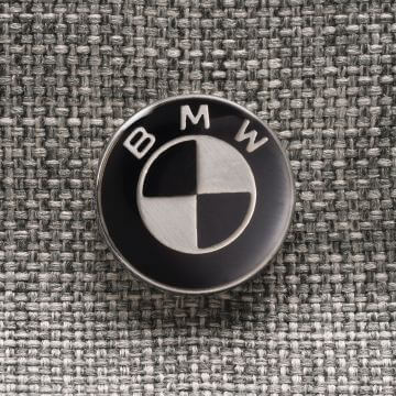 Nuna x BMW metal badge