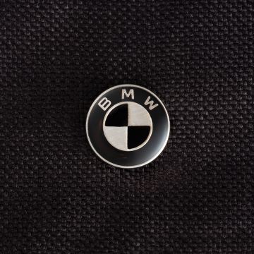 Nuna x BMW MIXX next metal badge