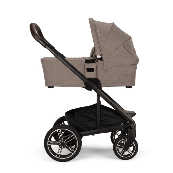 MIXX next carry cot attatched to MIXX next stroller